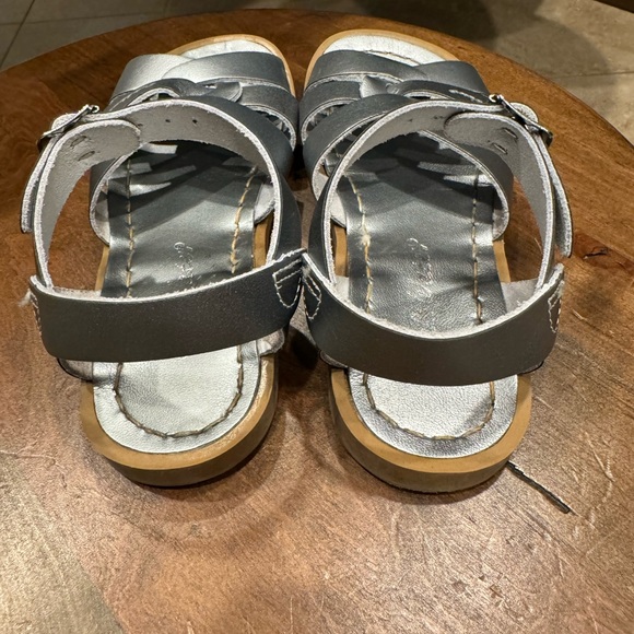 Like New Saltwater Sandals by Hoy in Silver - Picture 2 of 3
